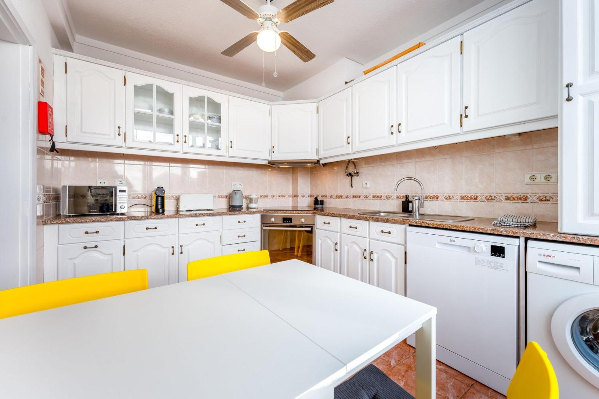 Comfy Flat W/ Rooftop Beach View By Lovelystay Burgau Exterior photo