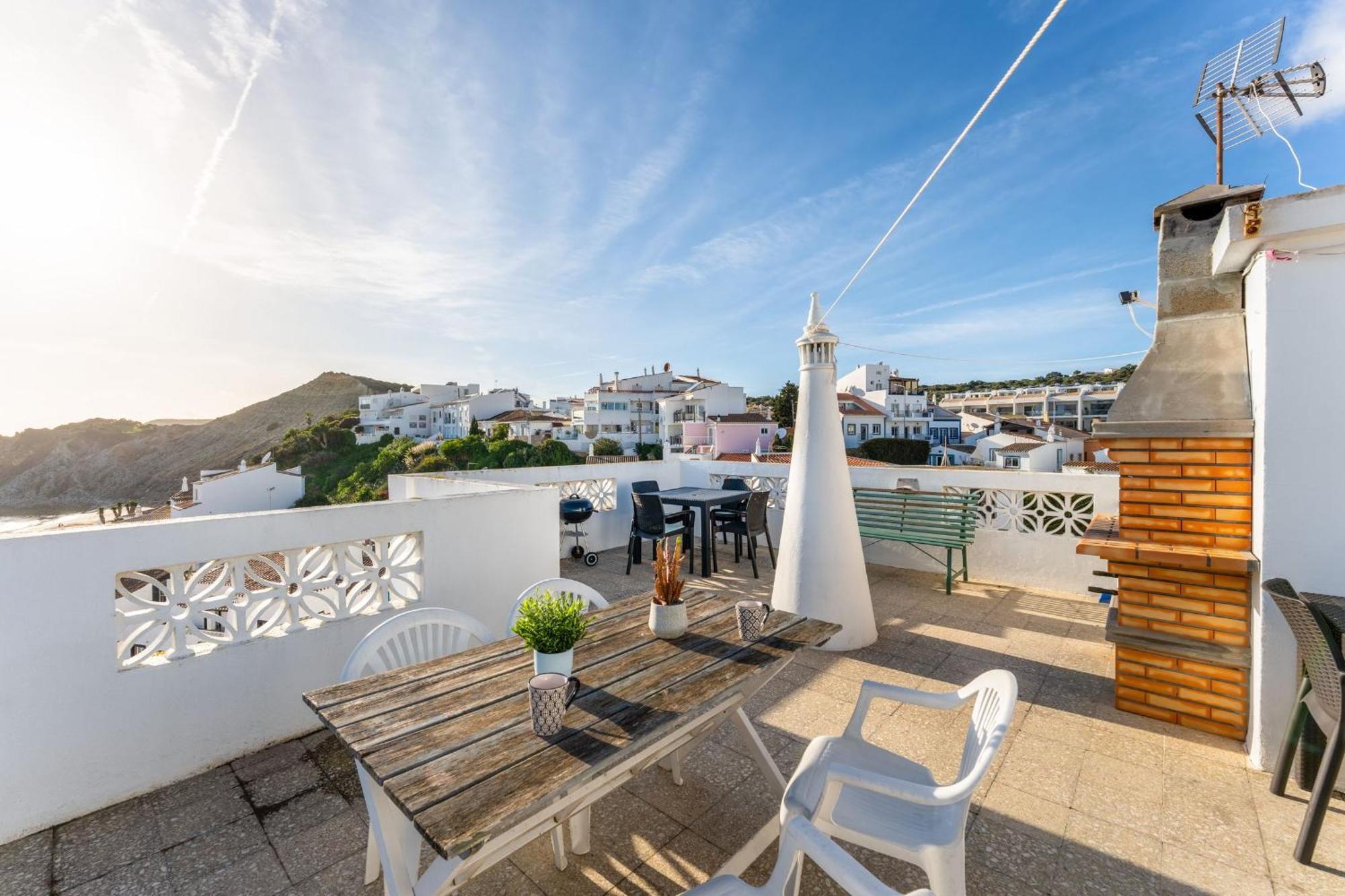 Comfy Flat W/ Rooftop Beach View By Lovelystay Burgau Exterior photo